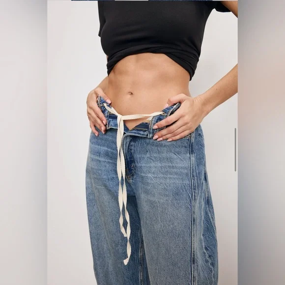 GOOD AMERICAN- GOOD EXTREME BARREL JEANS - Picture 5 of 7